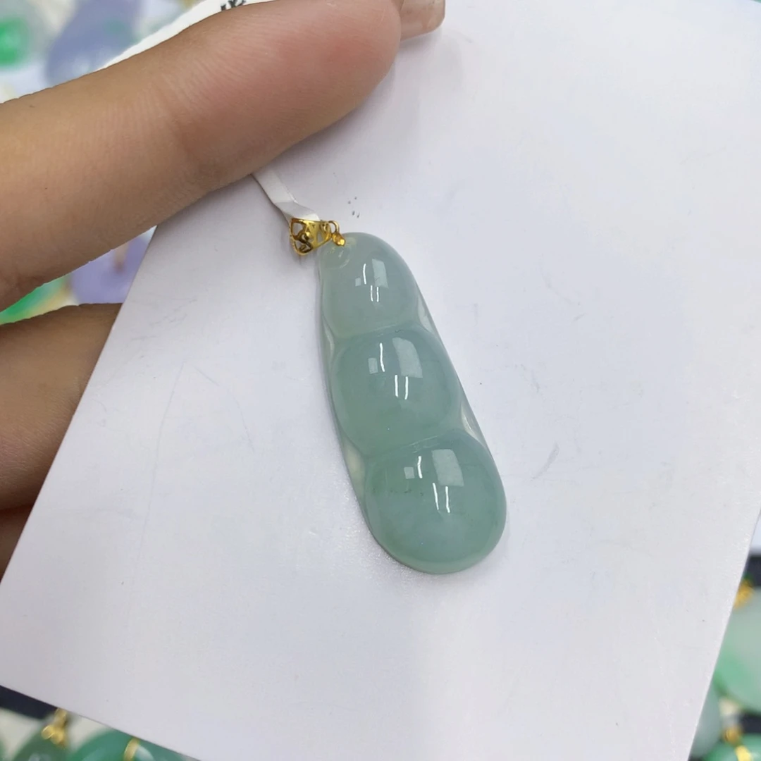 翡翠18K金镶嵌颈饰翡翠