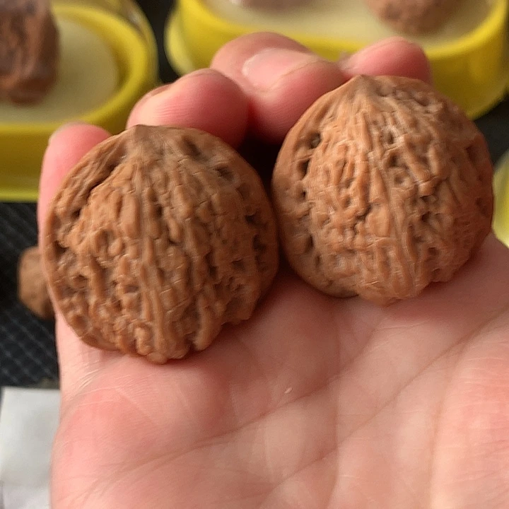 •***文玩核桃吊坠33尺红玛瑙