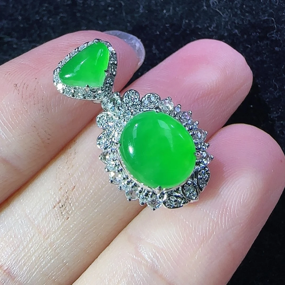 颈饰18K金镶嵌翡翠