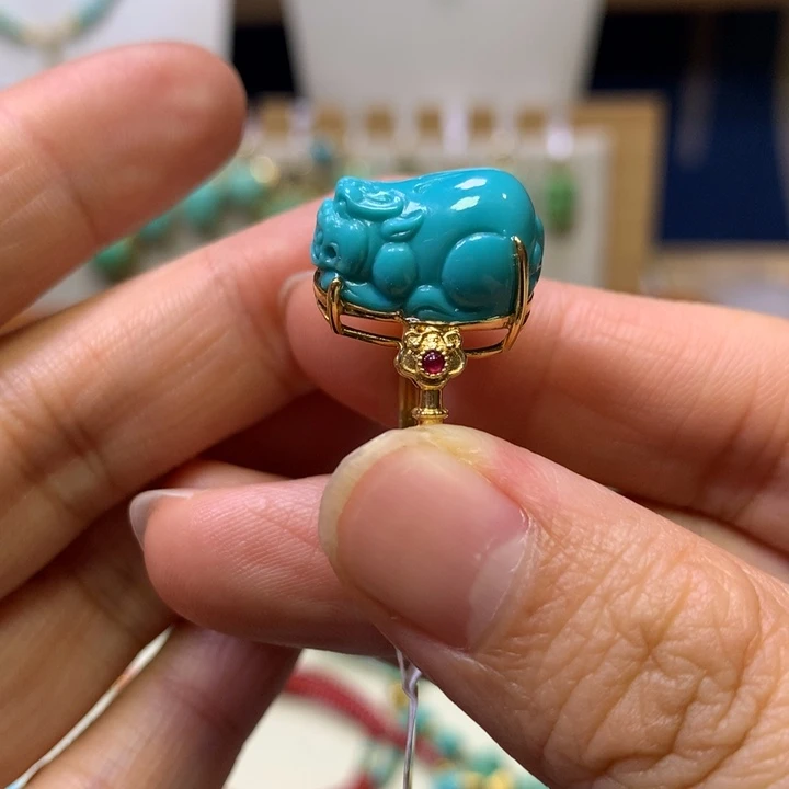 绿松石18K金镶嵌戒指