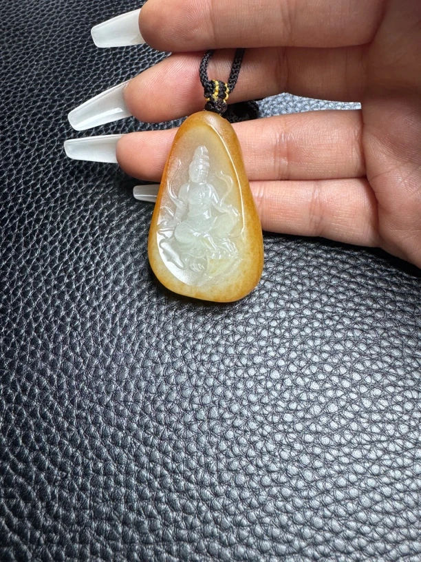 新疆和田玉坐观音吊坠