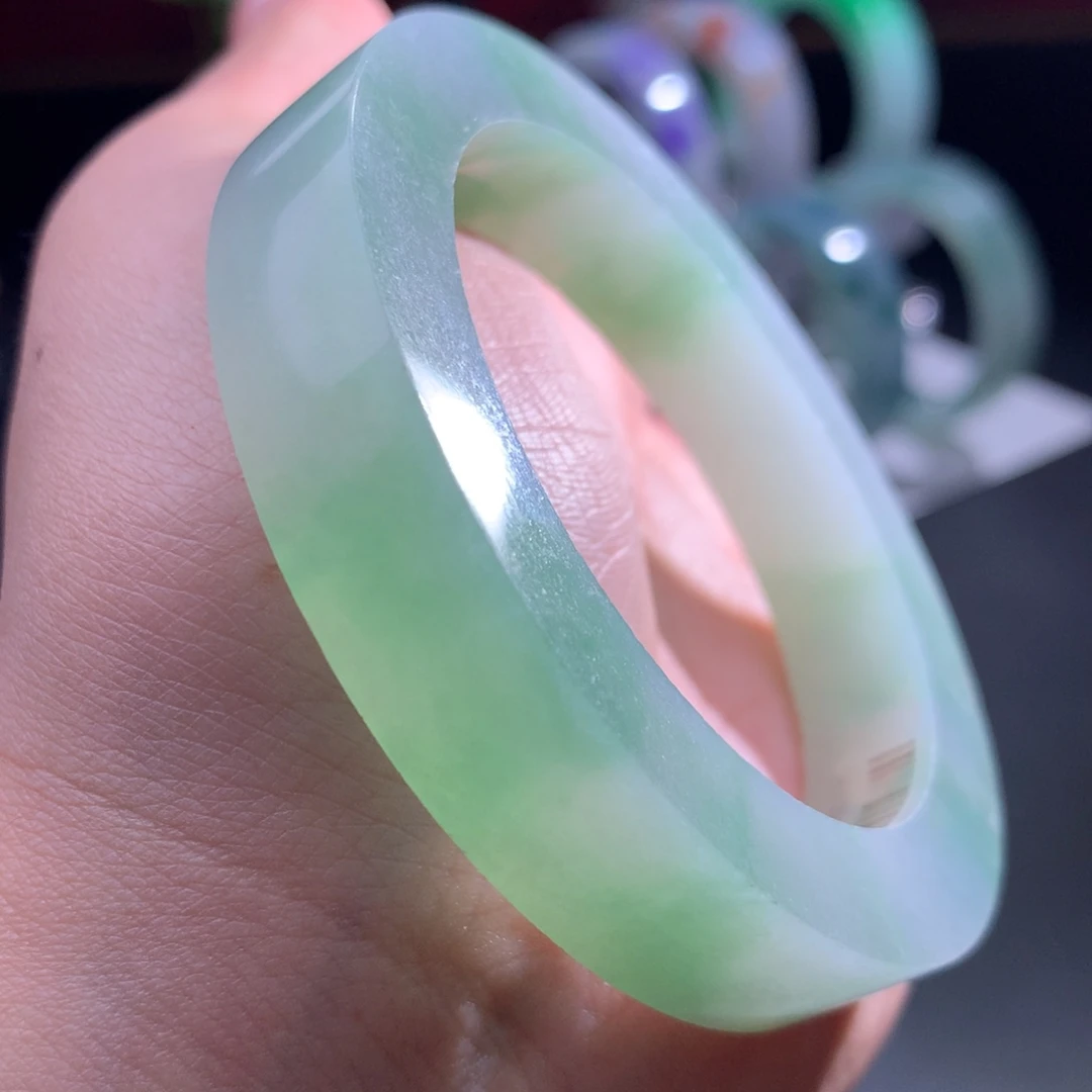未镶嵌翡翠手镯定制翡翠