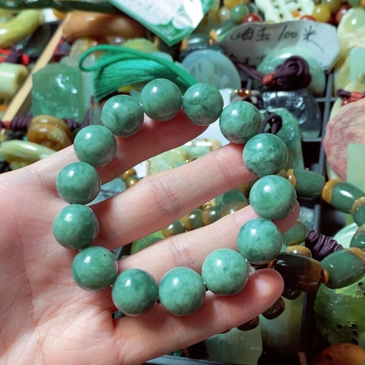 蛇纹石玉颈饰未镶嵌