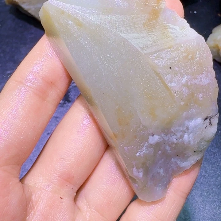 未镶嵌和田玉（糖玉）珠宝半成品