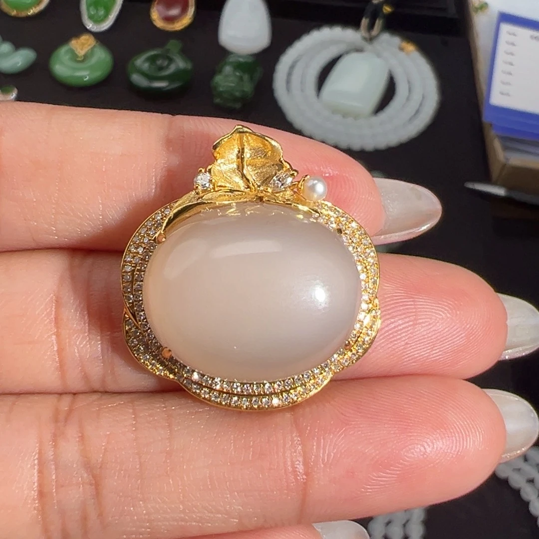 和田玉18K金镶嵌颈饰冰红粉猫眼蛋面厚金气质吊坠