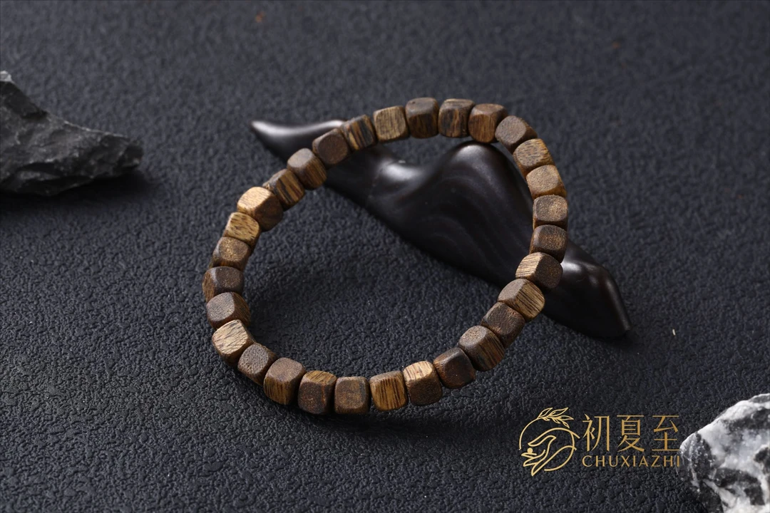 沉香（无垠）莺歌绿奇楠沉香6mm天然九分手串方糖收藏多样性发一