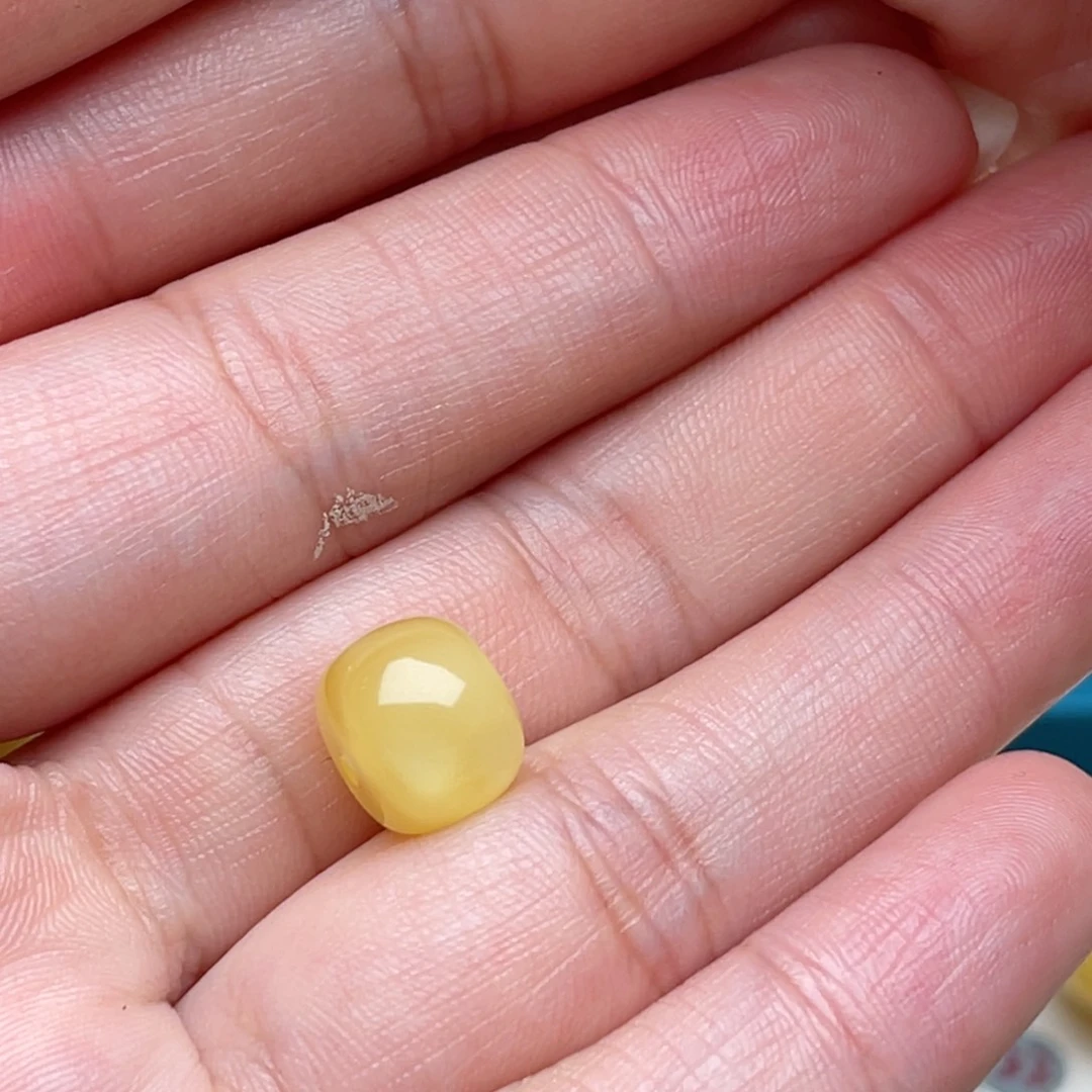 未镶嵌琥珀裸石何****堪蜜蜡老型梦