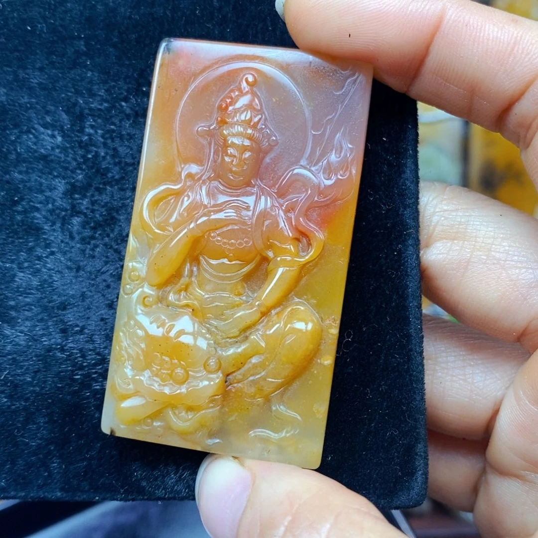 未镶嵌石英质玉（黄龙玉）颈饰