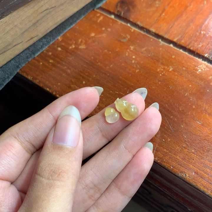 翡翠未镶嵌颈饰冰黄葫芦两个