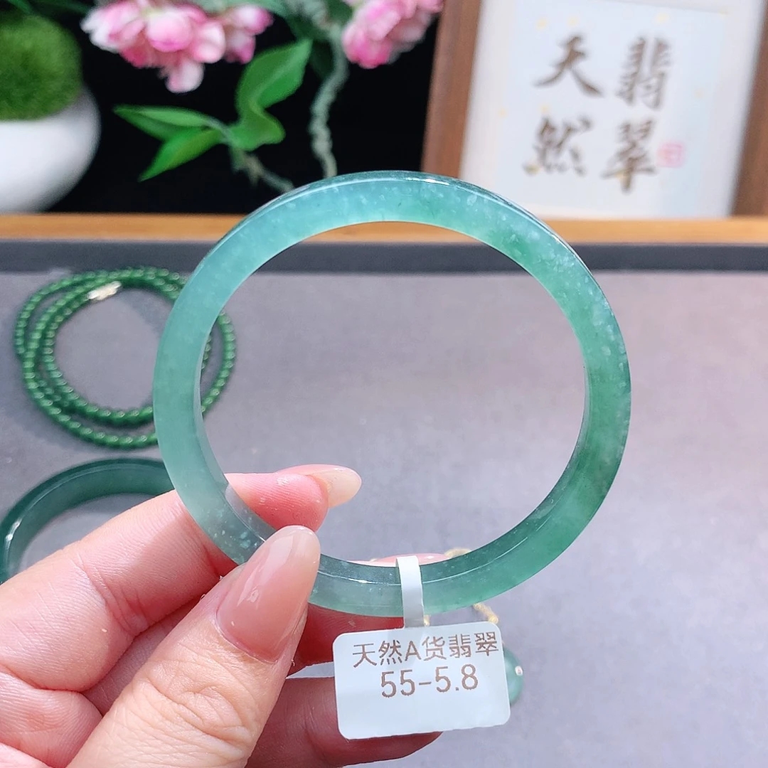 未镶嵌手镯（圆镯）翡翠