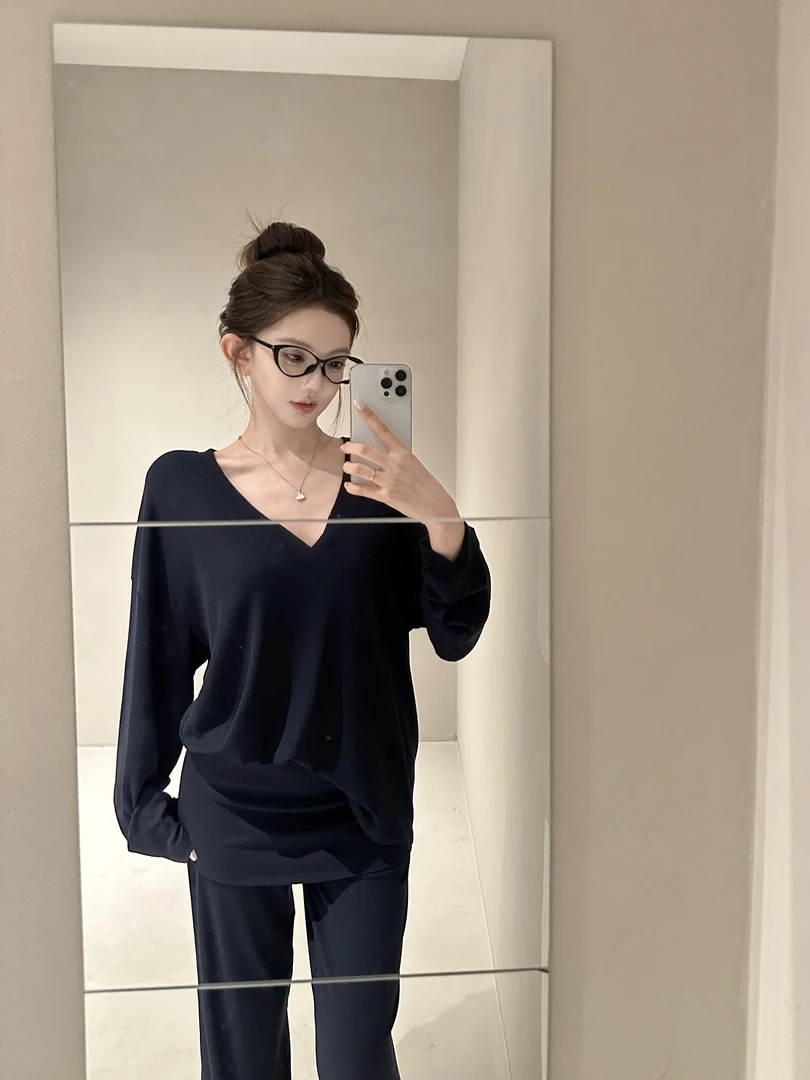 Yucii 低调老钱 松弛V领T恤打底衫直筒休闲裤套装