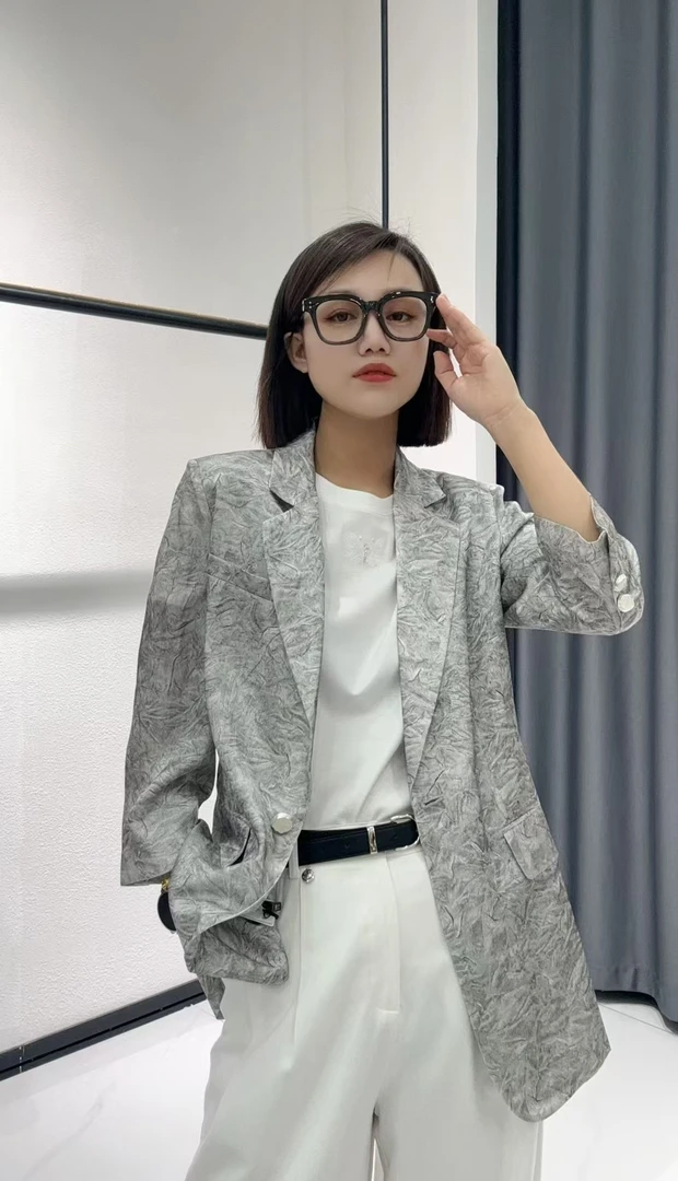 褶皱肌理设计感西装外套时尚通勤休闲小西服女春夏季