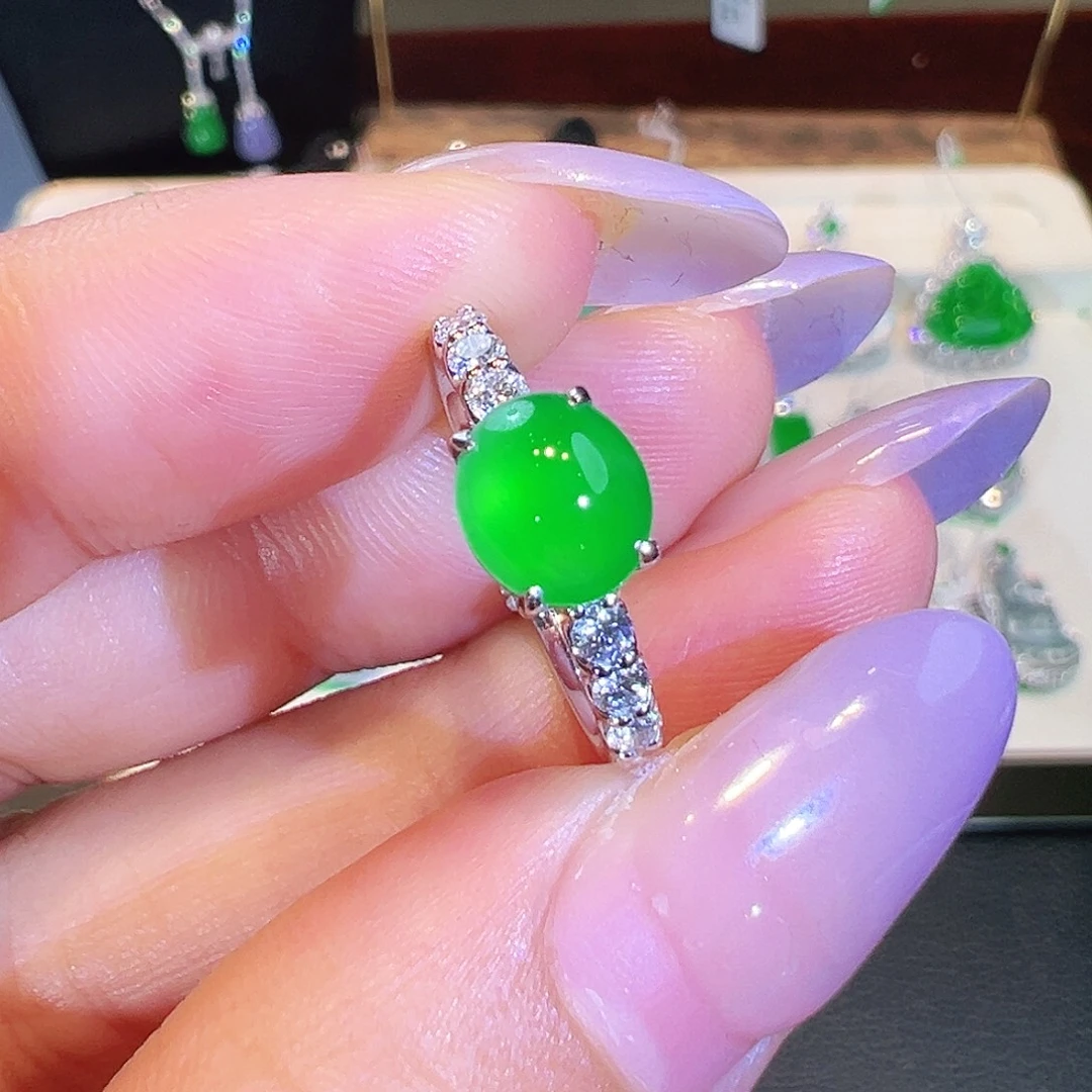 翡翠18K金镶嵌戒指