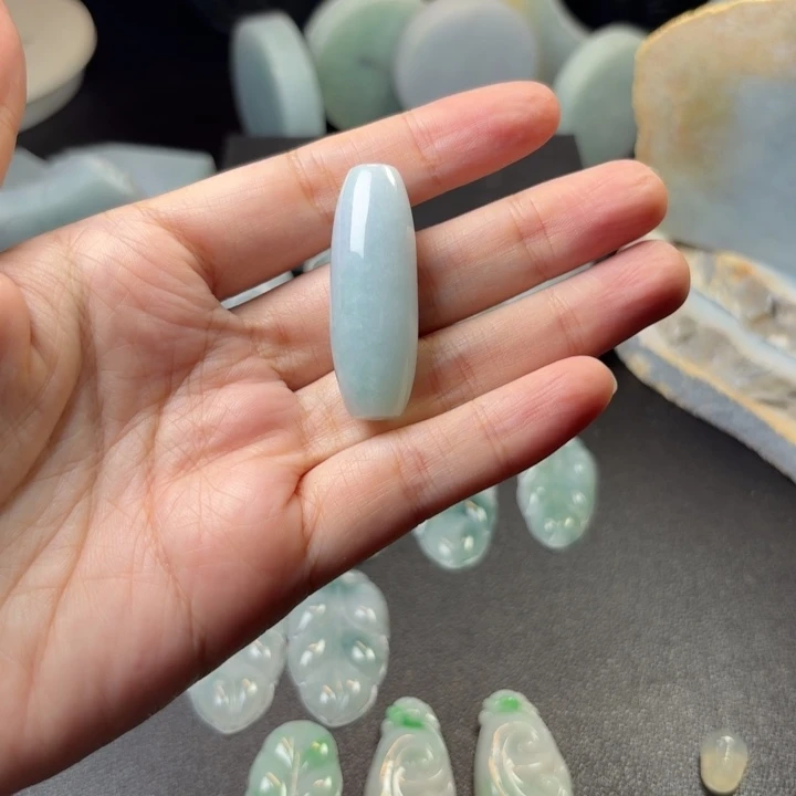 夏***暖翡翠未镶嵌颈饰桶珠