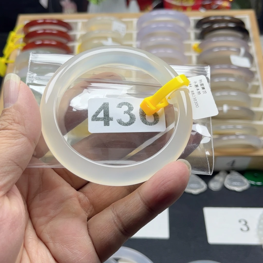 玛瑙/玉髓手镯未镶嵌内****?