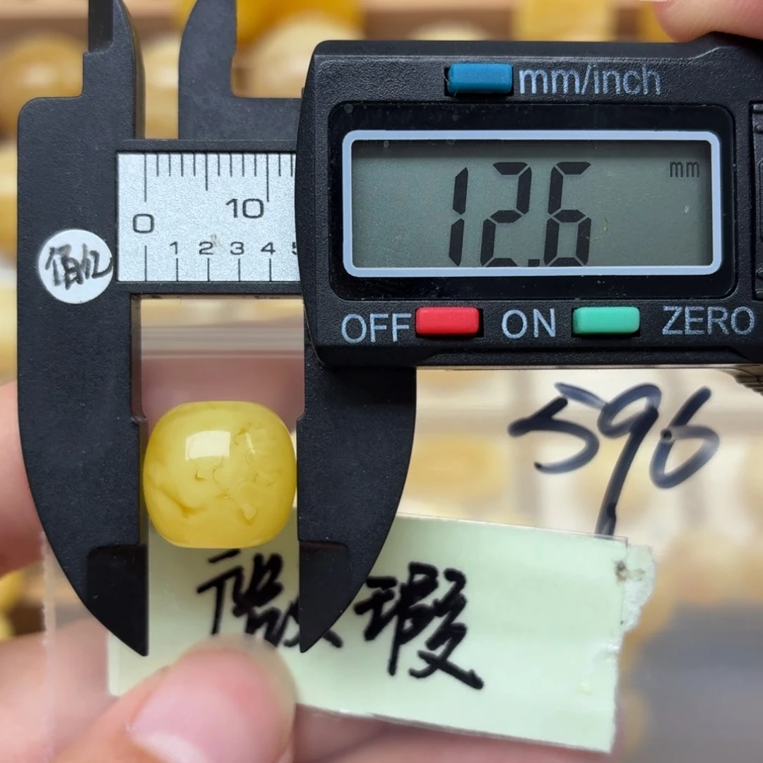 一****未镶嵌蜜蜡裸石蜜蜡