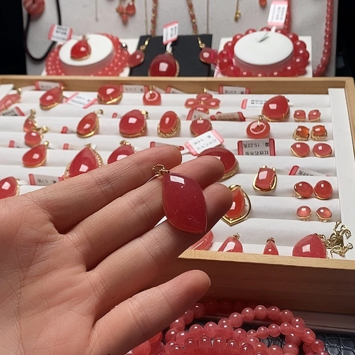 菱锰矿（红纹石）18K金镶嵌颈饰