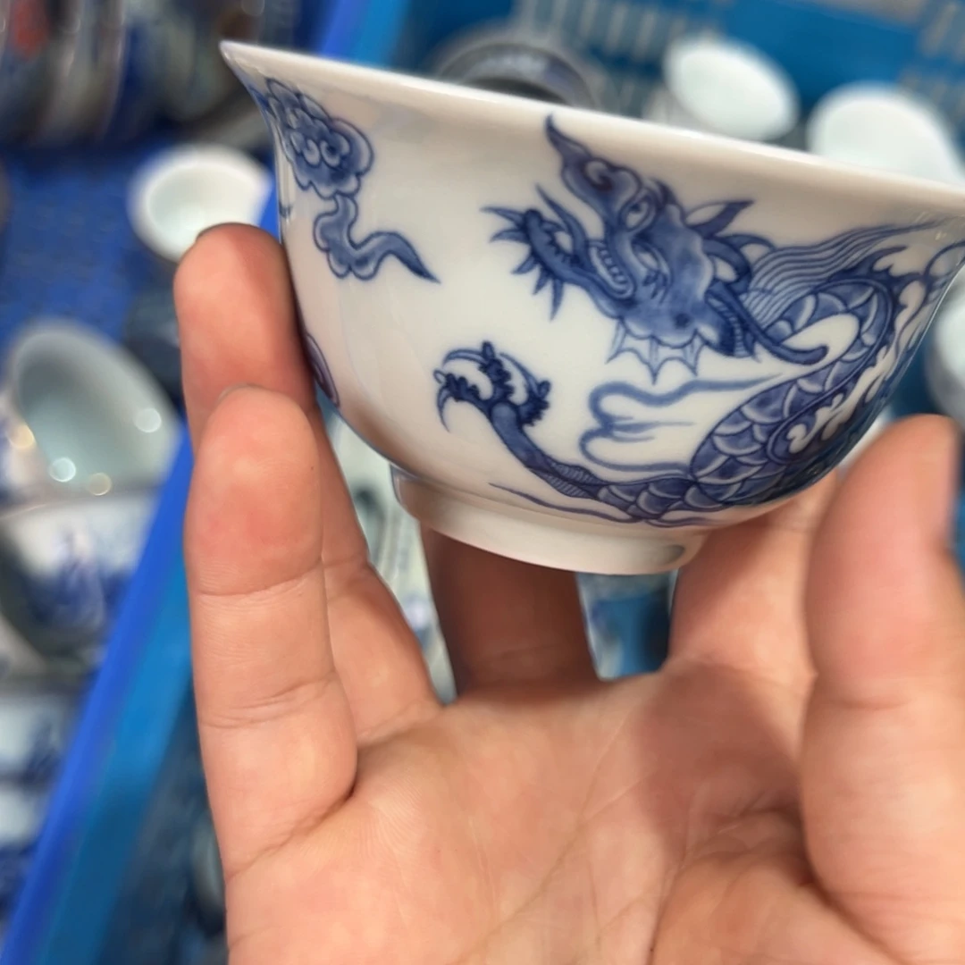 白青花铠甲龙压手杯
