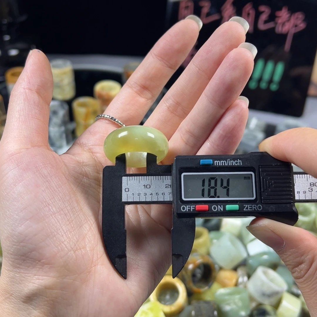 蛇纹石玉未镶嵌戒指