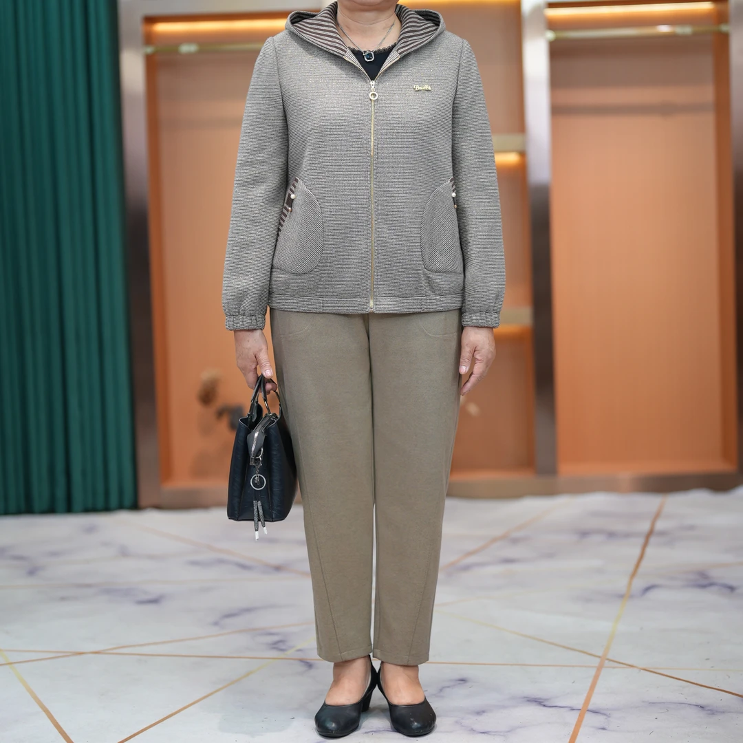 大码胖妈妈装加肥加大连帽针织拉链外套2025秋中老年休闲口袋上衣