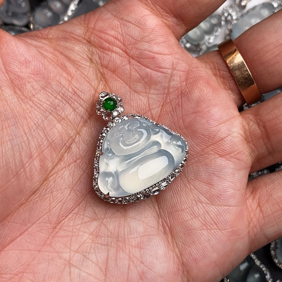 翡翠18K金镶嵌颈饰