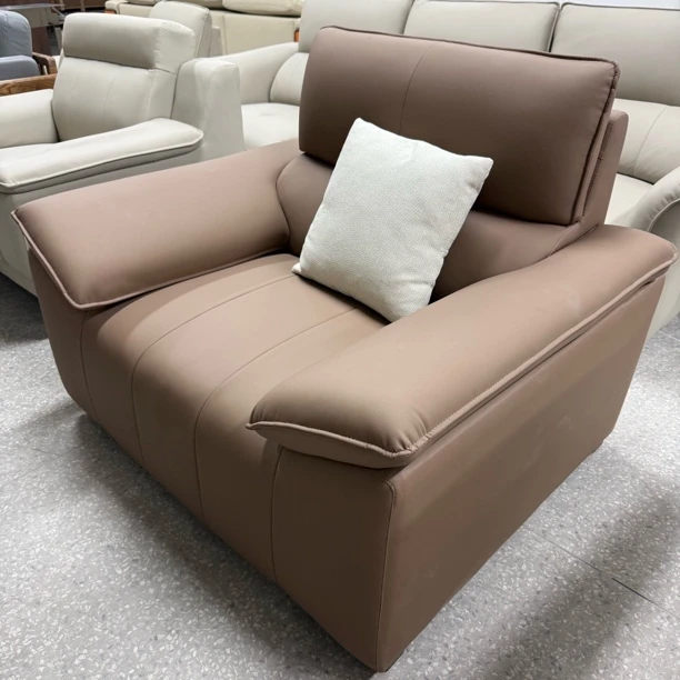 现代极简风卡其色单人沙发