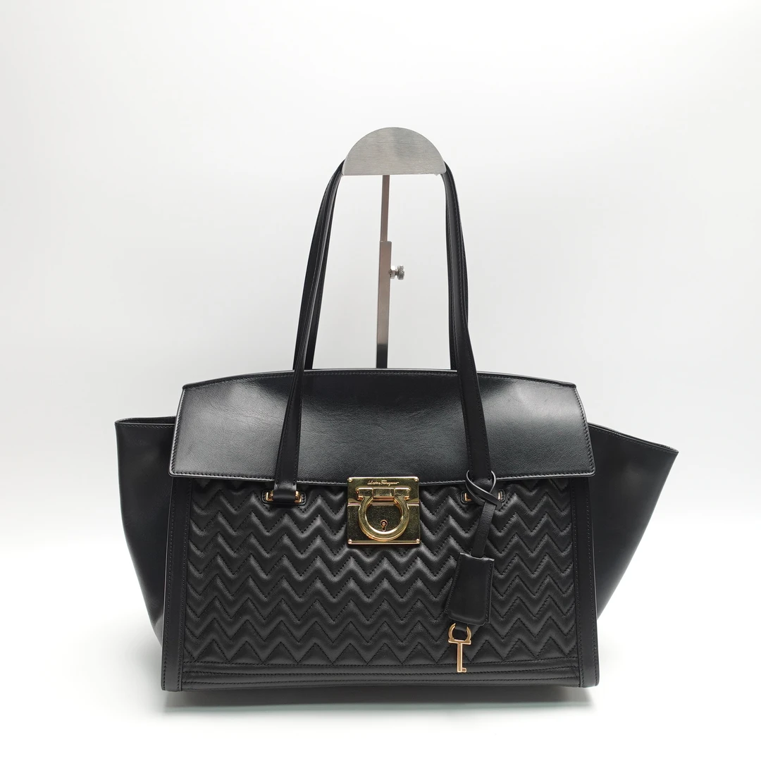 90新 FERRAGAMO/菲拉格慕 Vara单肩包斜挎包/T10445704