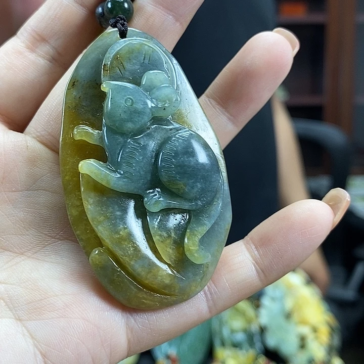 蛇纹石玉未镶嵌颈饰
