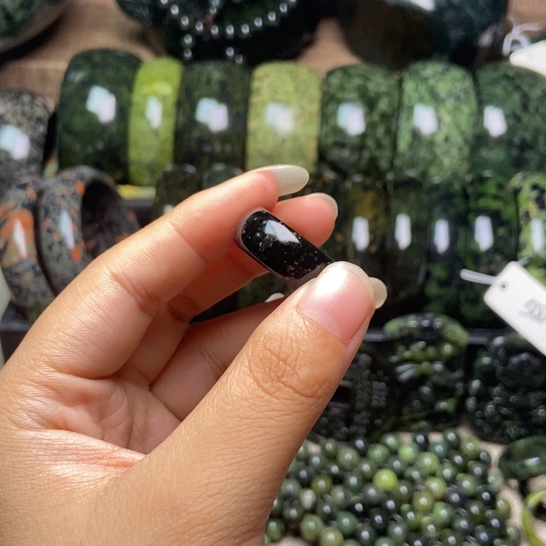 昕***漩未镶嵌蛇纹石玉手链