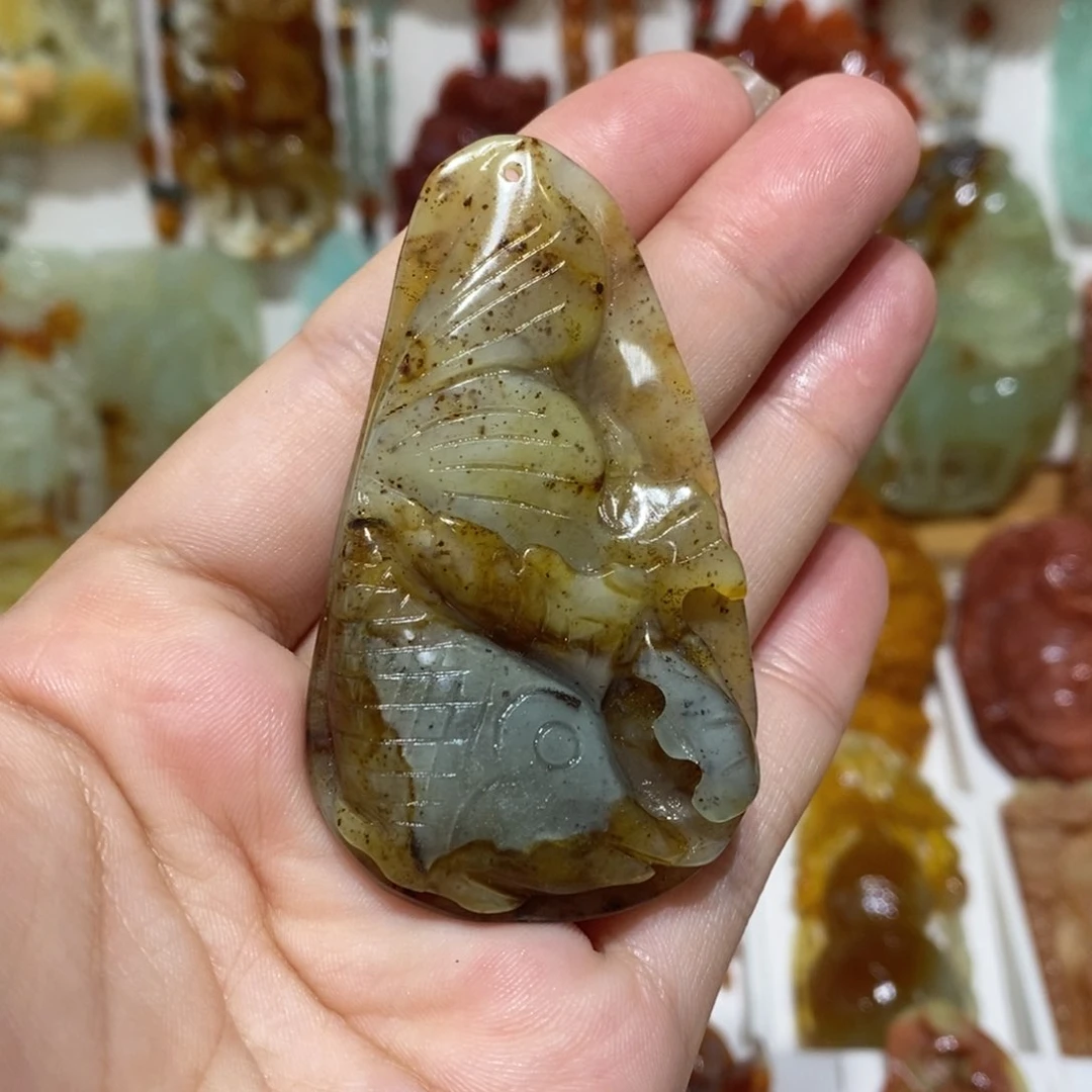 蛇纹石玉未镶嵌颈饰
