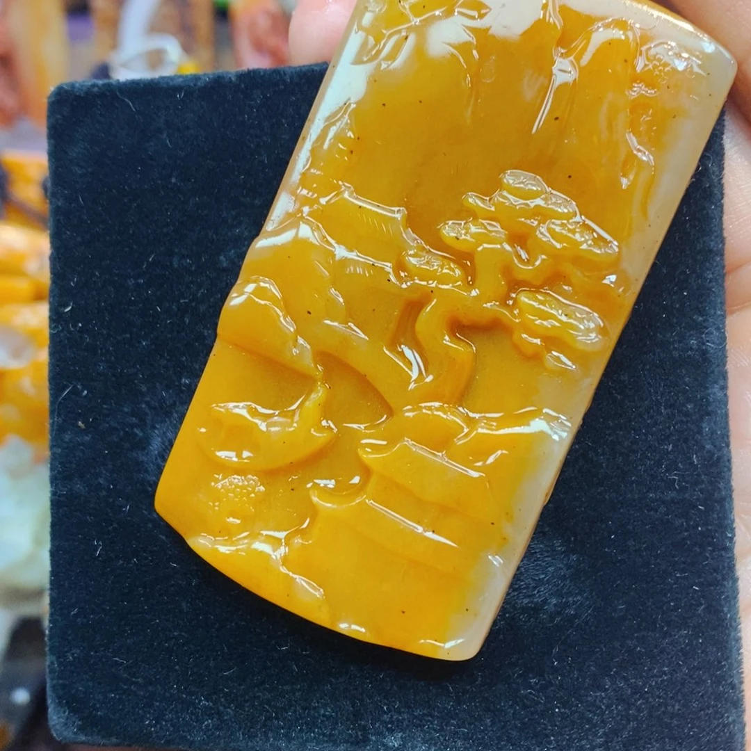 未镶嵌石英质玉（黄龙玉）颈饰