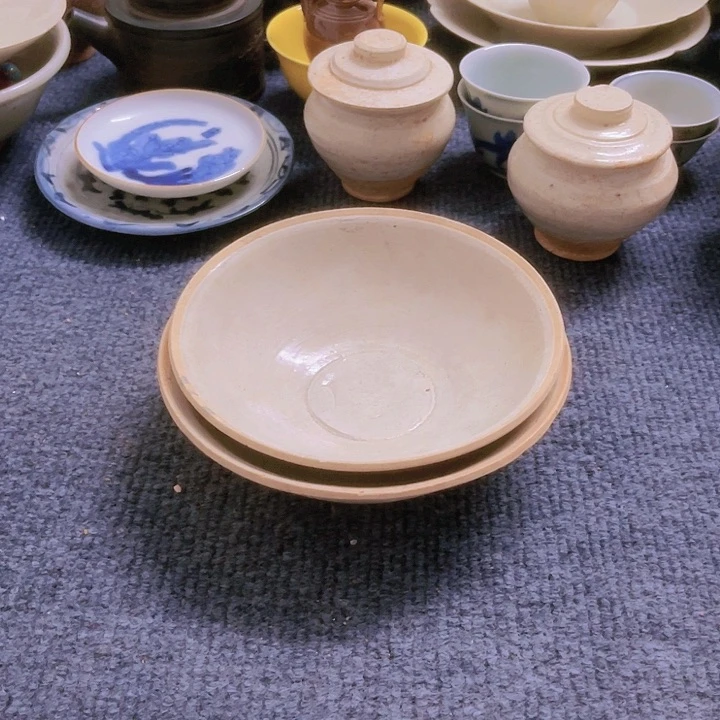 瓶夏*影青釉纹饰茶碗一个