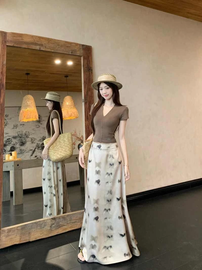 大码胖mm绝美咖色套装裙设计感小众v领短袖t恤夏季显瘦半身裙套装