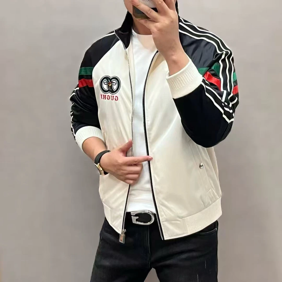 新款高端男士时尚潮流小蜜蜂胸标条纹拼色立领夹克8068