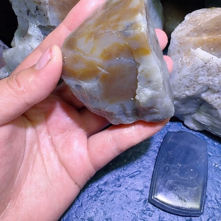 和田玉未镶嵌珠宝半成品