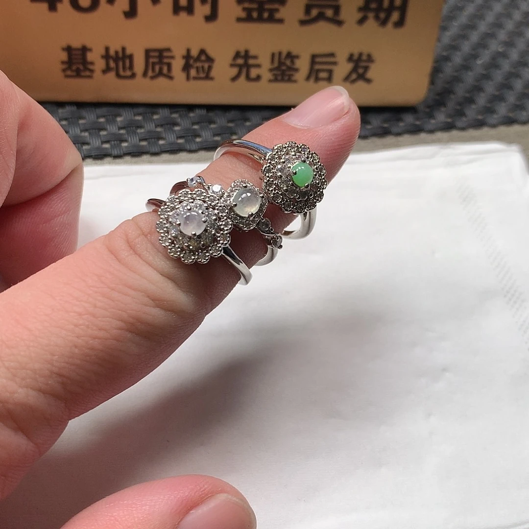 颈饰未镶嵌翡翠三个