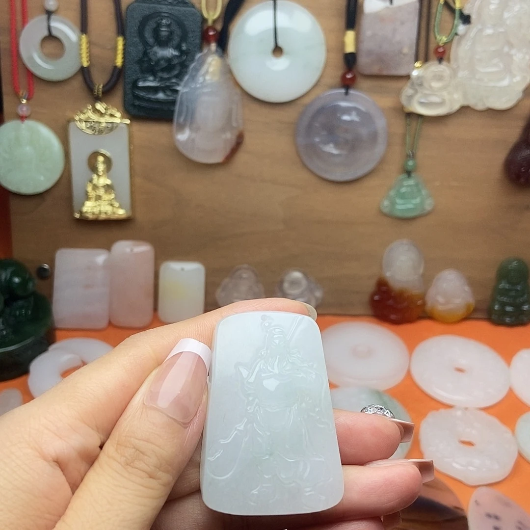颈饰未镶嵌石英质玉