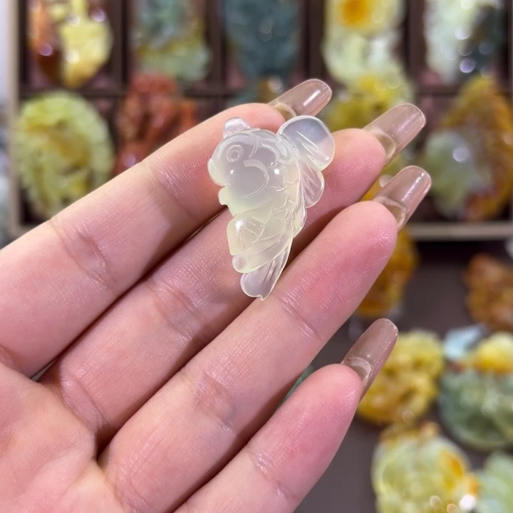 未镶嵌蛇纹石玉颈饰鱼*
