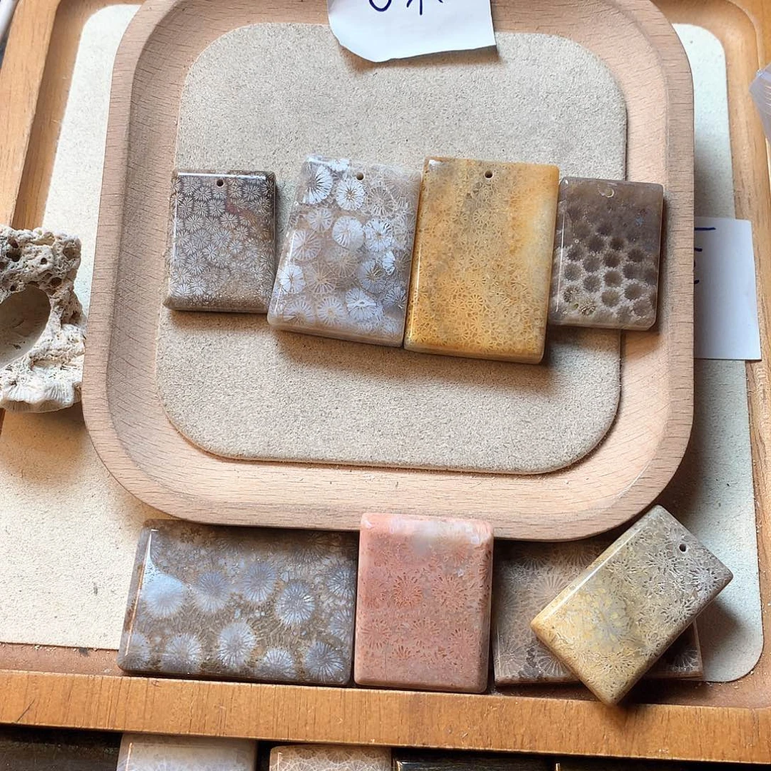 石英质玉颈饰未镶嵌?****