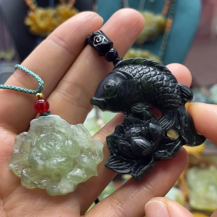 蛇纹石玉未镶嵌颈饰