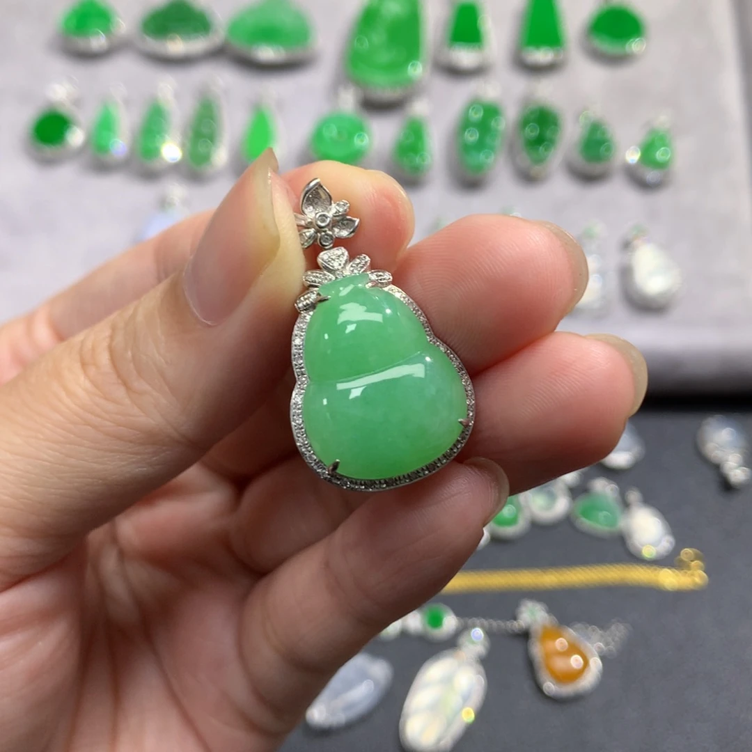 翡翠18K金镶嵌吊坠(不含链)小***?