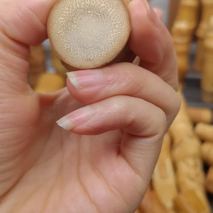 晓***3竹红皮料子浮顶雕金蟾