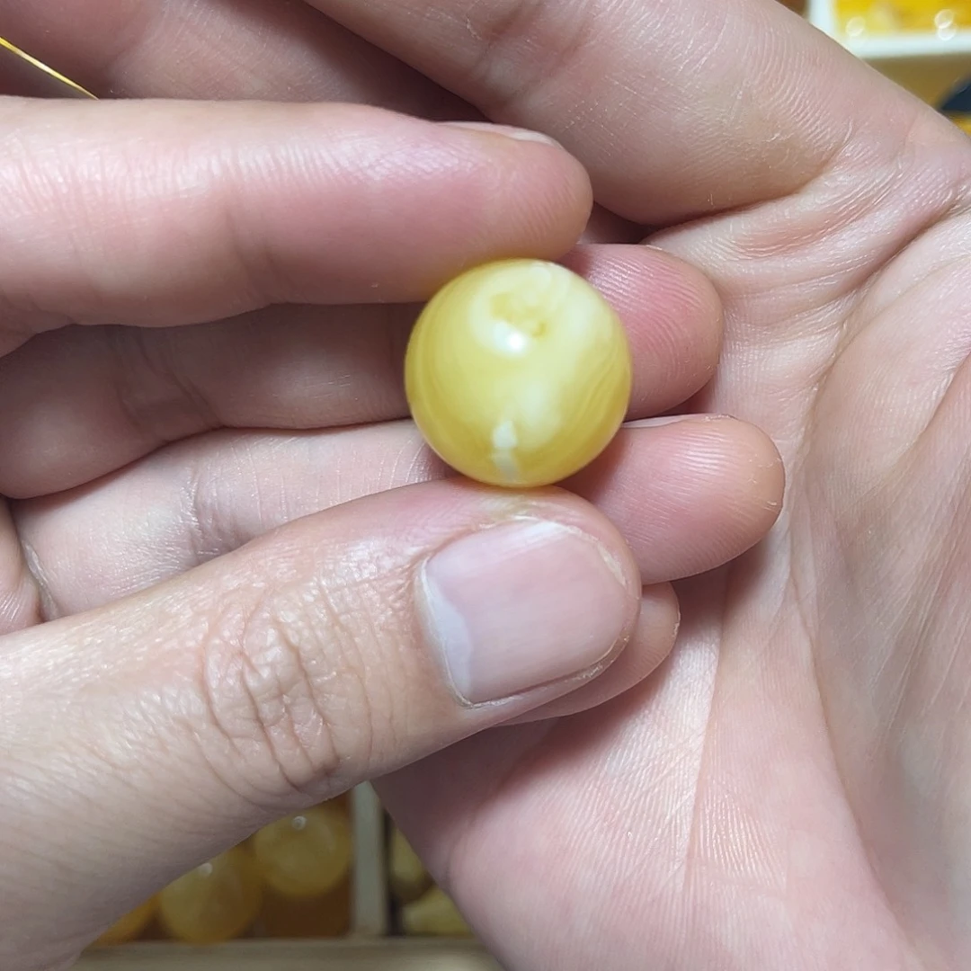 裸石琥珀未镶嵌成品