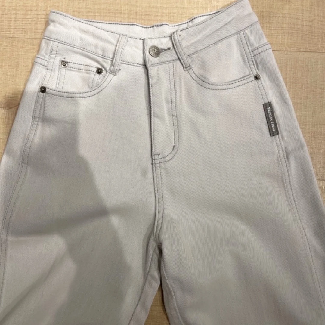 双面双色匠心织造灰白色牛仔直筒裤