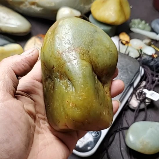 和田玉未镶嵌把件