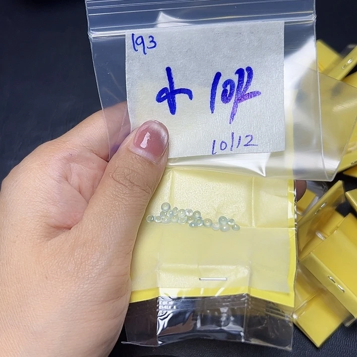 未镶嵌定制翡翠小**乖不