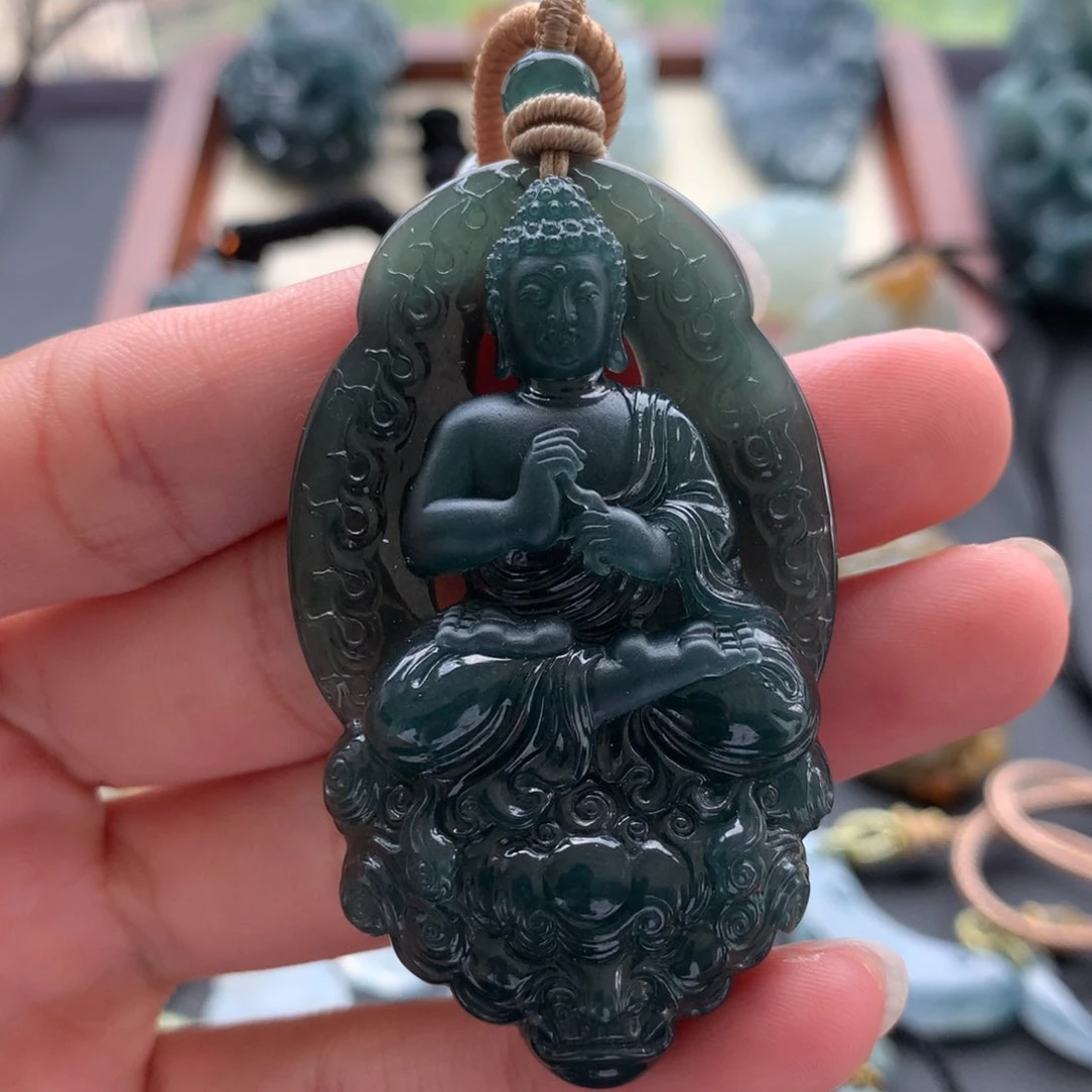 翡翠未镶嵌颈饰大日