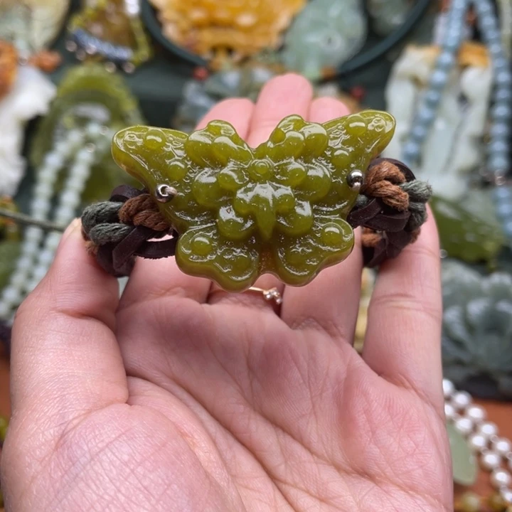 蛇纹石玉吊坠合金