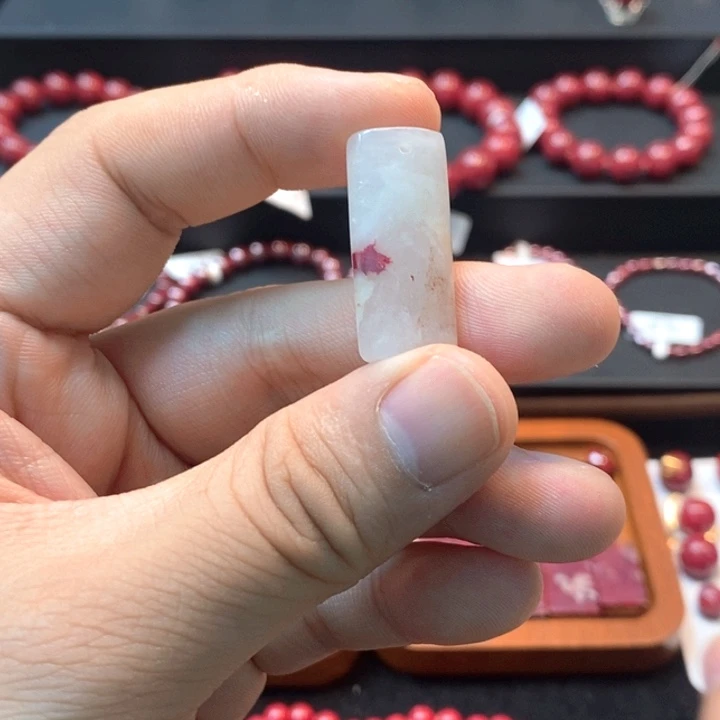 天然辰砂特惠福利天然原矿朱砂晶包砂吊坠