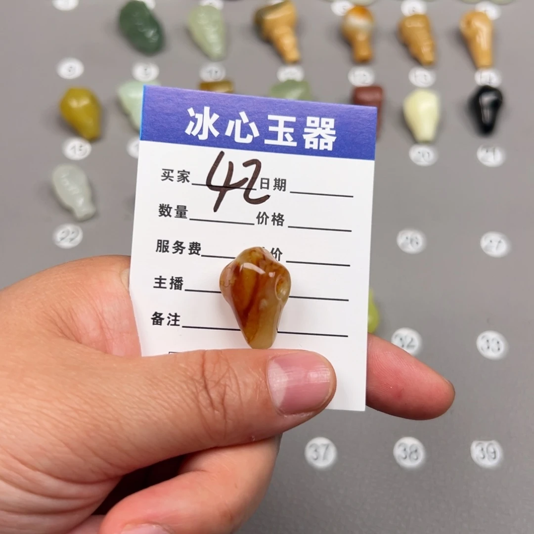 蛇纹石玉未镶嵌颈饰八****刚